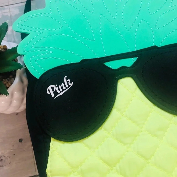 🍍Victoria’s Secret Pineapple Cooler Tote - Picture 3 of 7